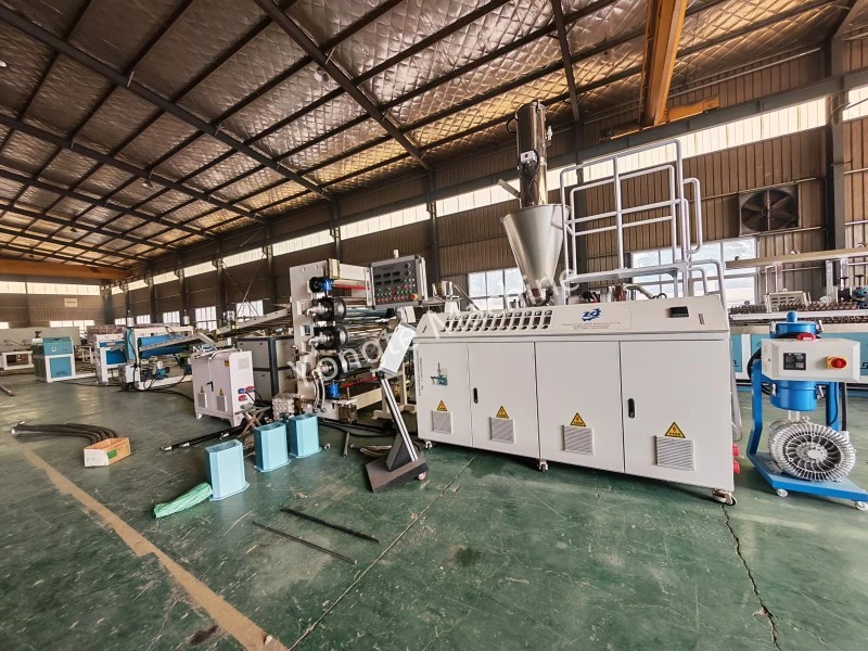 Linka na vytláčanie tenkých fólií PVC 1200 mm