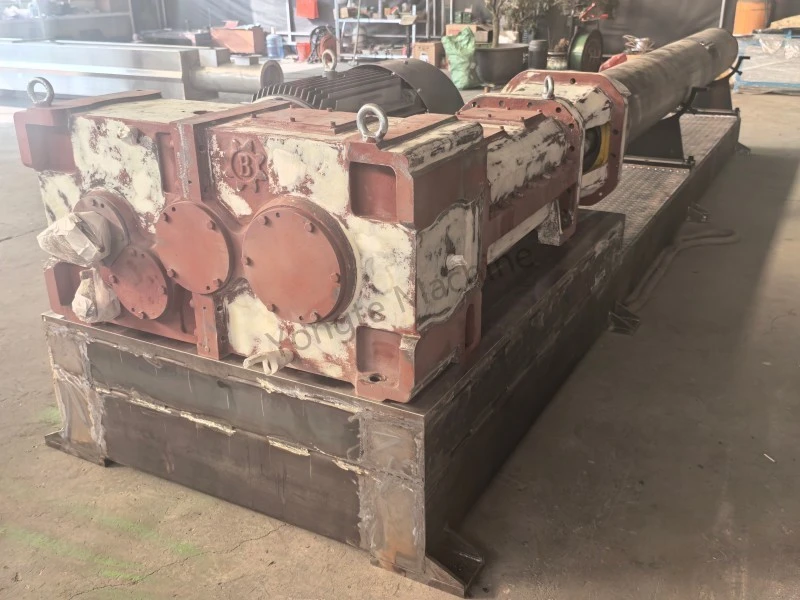 Vysokoúčinný paralelný dvojzávitovkový extrudér na recykláciu odpadu z plastov vo výrobe