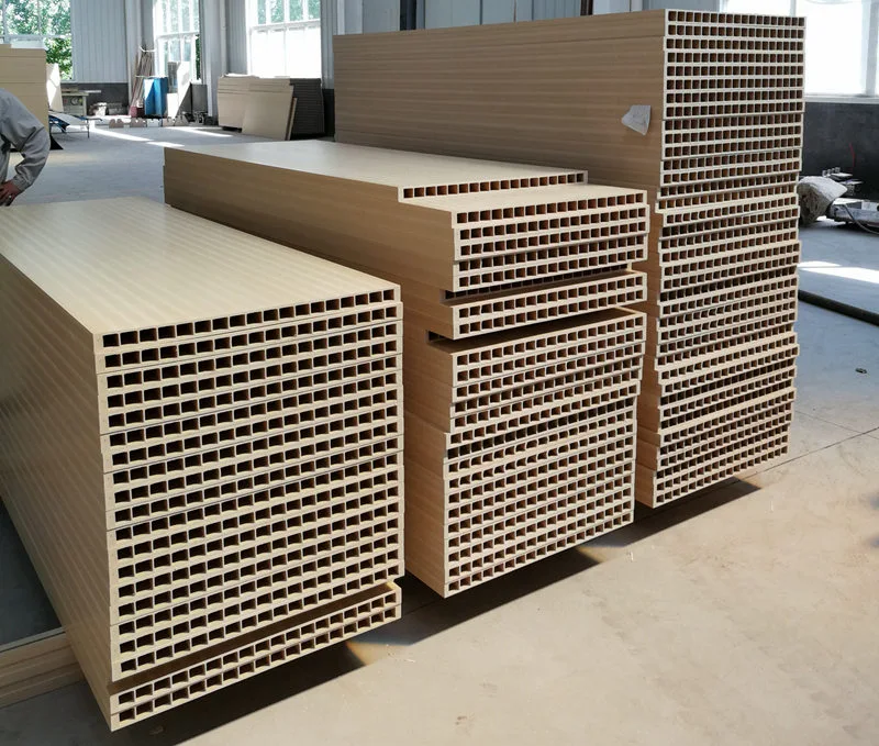 ​Ktoré plastové materiály sú vhodné na výrobu dverí WPC?