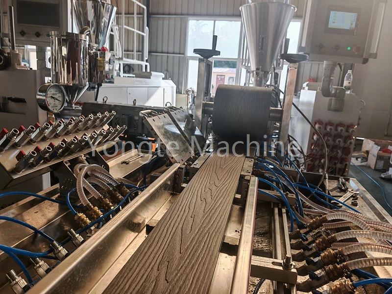 Stroj premeňte plastový odpad na profil WPC