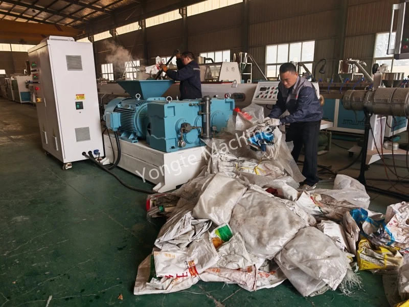 Paralelný dvojzávitovkový extrudér na recykláciu plastovej fólie do Afriky