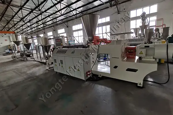 Poľský peletovací stroj z PVC