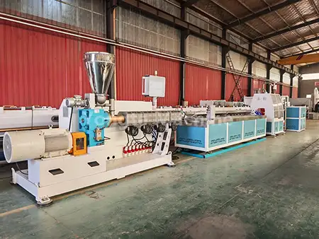 Stroj na výrobu PP profilov