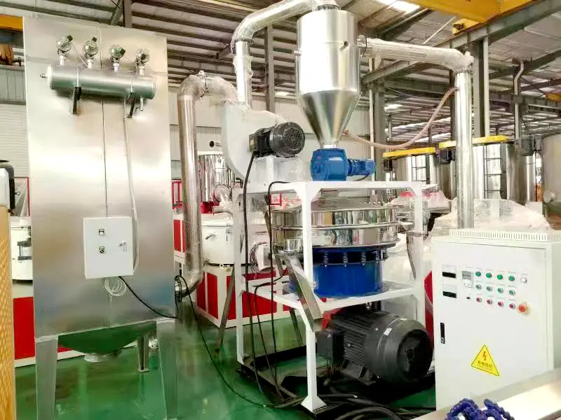 Stroj na drvenie a brúsenie PVC