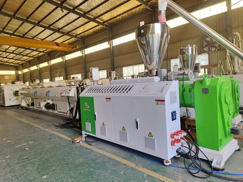 Stroj na výrobu PVC rúr