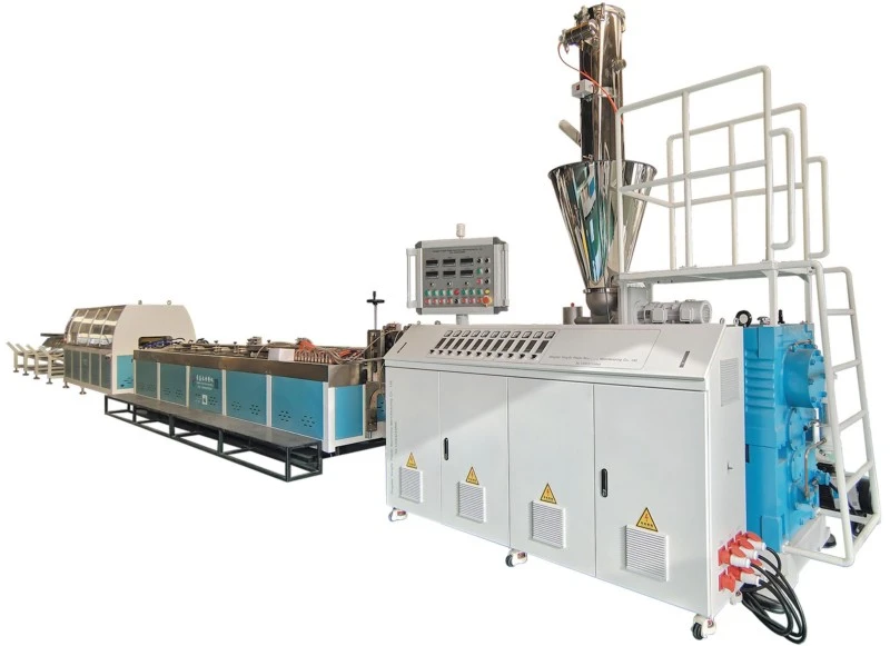 Drevoplastový stroj s použitím 50-70% dreveného prášku