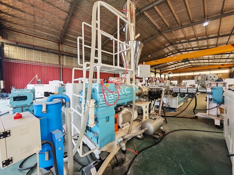 WPC extrudér